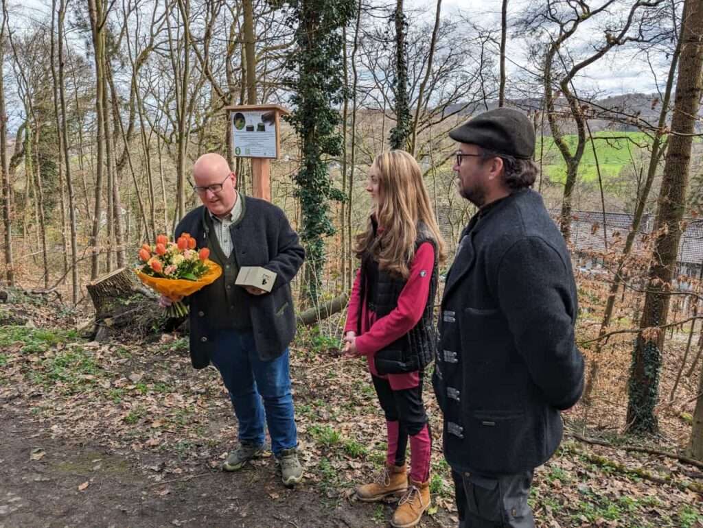 Vorsitzender Olaf Hoyer mit Linda Karaus und Peter Hoffmann-Steffens - WLP - Hegering Hattingen